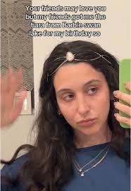 Sandra Falla's Instagram, Twitter & Facebook