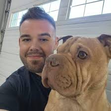 Guy Gaudreau threw out the first pitch at the Phillies game tonight ❤️⚾️