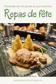 Une recette de poularde super moelleuse au goût tout simplement merveilleux ! Repas De Fete La Poularde Au Vin Jaune Et Aux Morilles Recette Poularde Au Vin Jaune Vin Jaune Repas De Fete