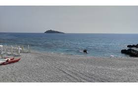 Affittare un casa al mare è sempre una bella opportunità per godersi le vacanze su coste famose in tutto il mondo. Privato Vende Appartamento Vendo Casa Al Mare Annunci Grisolia Cosenza Rif 182112