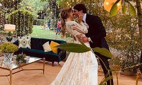 Nunca jamás compares tu felicidad, tu cuerpo, tus relaciones, ni tus metas en la vida con nadie.🎒 @name.thebrand , @tipitent & @suavefest. Boda Maria Pombo Asi Se Lo Han Pasado Los Invitados