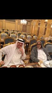 توفي رجل الأعمال السعودي، صالح عبدالله كامل، عن عمر يناهز 79 عامًا في أحد مستشفيات المملكة، فجر الثلاثاء (بالتوقيت المحلي). Ø®Ø¨Ø± Ø¹Ø§Ø¬Ù„ Ø§Ù„Ø¥Ø®Ø¨Ø§Ø±ÙŠØ© On Twitter Ø±Ø¬Ù„ Ø§Ù„Ø£Ø¹Ù…Ø§Ù„ Ø¨Ø¯Ø± Ù…Ø­Ù…Ø¯ Ø§Ù„Ø¹ØªÙŠØ¨ÙŠ ÙŠØªÙ†Ø§ÙˆÙ„ Ø§Ù„Ø¹Ø´Ø§Ø¡ ÙÙŠ Ù…Ù†Ø²Ù„ Ø§Ù„Ø´ÙŠØ® ØµØ§Ù„Ø­ Ø¹Ø¨Ø¯Ø§Ù„Ù„Ù‡ ÙƒØ§Ù…Ù„ Ø±Ø¦ÙŠØ³ Ù…Ø¬Ù…ÙˆØ¹Ø© Ø¨Ù†Ùƒ Ø§Ù„Ø¨Ø±ÙƒØ© Ø§Ù„Ù…ØµØ±ÙÙŠØ©