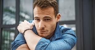 Eski sevgili ardından en çok özlenenler. Kerem Bursin Eski Sevgilisi Serenay Sarikaya Ya Benzeyen Fenomen Duygu Ozaslan La Ask Yasadi