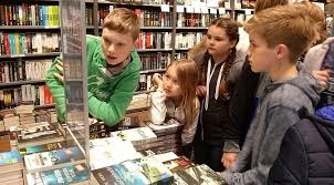 Der welttag des buches und des urheberrechts (kurz weltbuchtag, englisch world book and copyright day) am 23. Ich Schenk Dir Eine Geschichte Welttag Des Buches 2016 Alexander Von Humboldt Gymnasium Hamburg