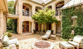 The homes can be seen throughout california, nevada and arizona, including as far east as they range in style but still have common architectural features that make them stand out against other homes in the area. Spanish Style Home Plans Courtyards House Plans 72956