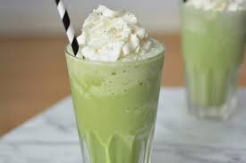 It's perfect for a pick me up in the middle of the day or an easy way to. How To Make A Starbucks Green Tea Frappuccino Recipe At Home
