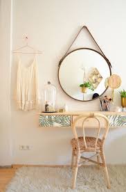 Prinzipiell reicht manchen zum beispiel eine einfache spanplatte mit tischbeinen und schubladen beziehungsweise. Die Schonsten Ideen Fur Deinen Schminktisch Und Schminkplatz