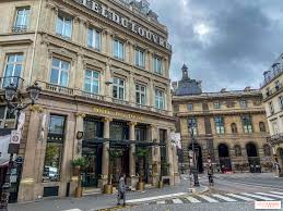 Les commerces essentiels et non essentiels définis par un arrêté. Confinement En Departement La Liste Des Commerces Essentiels Et Lieux Ouverts Sortiraparis Com