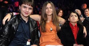 E io so che è l'amore. Michael Jackson I Figli Chiedono 40 Miliardi Di Dollari All Aeg Allsongs