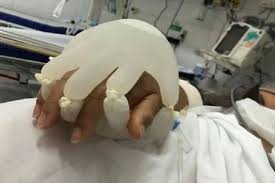 Setelah terbiasa menjaga kebersihan dan kerapian rumah, anda bisa mulai mengerahkan tenaga. Perawat Brasil Bentuk Genggaman Palsu Untuk Tenangkan Pasien Covid 19 Halaman All Kompas Com