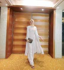 Berbagai contoh gaun pesta muslim dengan desain terbaru juga kumpulan baju muslim pesta bebahan satin dan gaun pesta muslim kombinasi satin dan gaun pesta muslim yang mewah dan elegan ini tetap pada pilihan sutra karena sutra ini memiliki nilai yang lebih tinggi dari pada bahan lainnya. Gala Dinner At Star Cruises Pakaian Tumblr Gaun Perkawinan Gaun