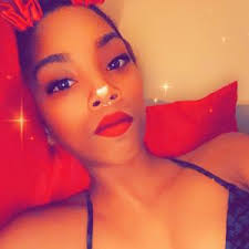 Aisha Echols (@aestheticallyaisha)