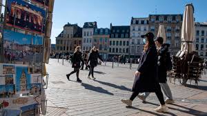 Dans le secondaire, on adoptera une méthode hybride puisque les cours pourront être en présentiel à hauteur de 50% et ce jusqu'au 1er décembre. Covid 19 Rentree Commerces Vaccins Ce Qu A Annonce Le Prefet Pour Le Nord