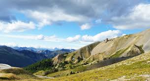 Grimper au sommet s'apparente à de la randonnée parfois un peu délicate. Top 7 Des Plus Belles Randos Vtt En France