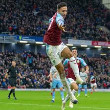 Zorlu mücadele de burnley ile west ham united maçı 3 mayıs pazartesi günü saat 22. Young Mcneil Confirms Old Burnley S Dominance Of West Ham Premier League The Guardian