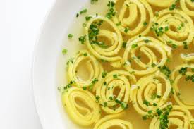 Fladlesuppe Mit Geflugelbruhe Brodo Con Tagliolini Di Crespelle In 2020 Lebensmittel Essen Schwabische Kuche Und Rezepte