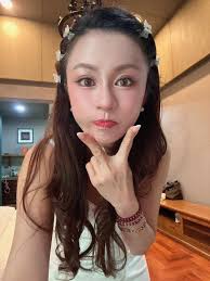 Carrie Lee ( 李诗琪) added a new photo...