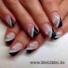 Nailart In Schwarz Weiss Furs Kleine Schwarze Www Mellimel De French Nail Designs White Nail Designs French Nails