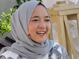 Ya, dia adalah khoirunnisa atau kerap. Biodata Nissa Sabyan Profil Biografi Pendidikan Karier Foto