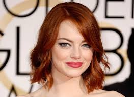 Demetrius suggerisce alle donne over 40, alle donne 50 anni, alle over 50 e alle over 60 tagli medi e mossi con ciuffo laterale in un biondo . Tendenze Tagli E Acconciature Capelli Corti Da Donna Piu Vivi