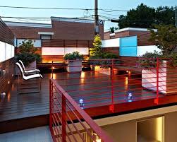 En el techo de esta casa, de su segundo piso, se encuentra una terraza a nivel de la azotea que se ha usado con una habitación más, para agrandar los espacios útiles de la vivienda. Patio Design Ideas Pictures Remodel And Decor Terrace Design Outdoor Design Patio Design