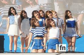 손채영), better known by her first name chaeyoung (hangul: Jeongyeon Protects Tzuyu From Embarrassing Skirt Accident Koreaboo