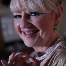 What are the hours for gifting plants in June's Journey?