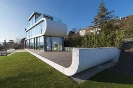 Flexhouse Une Maison Ruban En Suisse Par Le Studio D Architecture Evolution Design Journal Du Design Architecture Evolution Design Modele Architecture