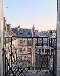 Sunrise In Ile De La Cite Paris Looking Over Parisian Rooftops And Hotel De Ville Paris Hotels Paris City Paris Balcony