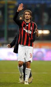 Paolo Maldini L Ex Difensore Italiano Cinque Volte Campione D Europa Con Il Milan Non E Mai Riuscito A Vincere Il Mondiale Con G In 2020 Paolo Maldini Football Paolo