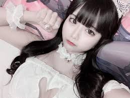 a imagem pode conter 1 pessoa close up 暗黒 可愛い女の子 女の子