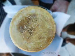 Se a riportare in auge questo prodotto ma di formaggi con i vermi nella nostra penisola se ne mangiano da sempre e un po' ovunque. Casu Marzu