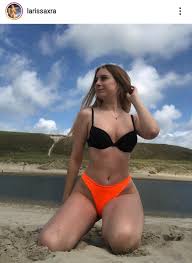 Has anyone Seen her porn Videos? She is at my school (18) and has some  Videos online. Would be Happy if you find them. Shes @larissaxra -  Reddit NSFW