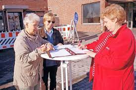 Das stadtbranchenbuch für neustadt in holstein zeigt ihnen aktuell ᐅ 82 einträge. Filialschliessung Der Deutschen Bank Erfolgreiche Unterschriftenaktion In Ratekau Tdf Strand Der Reporter