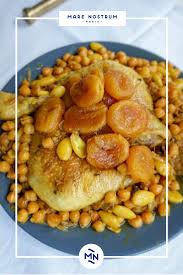 Notre Recette De Tajine De Poulet Aux Abricots Et Aux Amandes Ideal Pour Un Repas De Fete De Fin D Annee R Tajine Poulet Recette Tajine Recettes De Cuisine