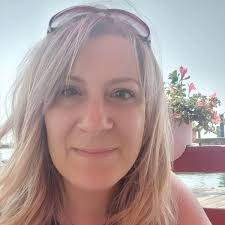 Angela Newbury's Instagram, Twitter & Facebook