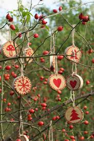 Linecke Cukrovi Ozdoby Drevene Ozdoby Vhodne Jak Na Vanocni Stromecek Tak Na Darky Nebo Jako Deko Christmas Crafts Christmas Ornaments Christmas Decorations
