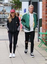 Ancak çiftten karius, geçtiğimiz gün yunanistan'a bağlı mikonos adası açıklarında tekne turunda kimliği bilinmeyen. Loris Karius Takes A Stroll With Stunning Girlfriend As Liverpool Exit Is Delayed Due To Public Holidays In Turkey