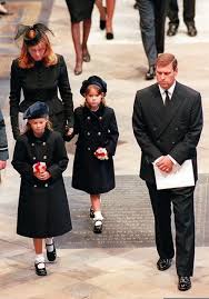 The Duke And Duchess Of York With Daughters Beatrice And Eugenie At The Funeral Of Princess Diana Prinzessin Diana Beerdigung Prinzessin Diana Lady Diana