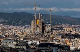 La sagrada familia, as you all know, is the cathedral designed by gaudía, that he couldn't finish and that is being built thanks to donations. Anti Terror Einsatz In Barcelona Kathedrale Sagrada Familia Evakuiert Panorama Stuttgarter Zeitung