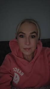 A lovely day off for myself after spending 5 days with the hubby. Feets 👆  and well deserved glass of vine