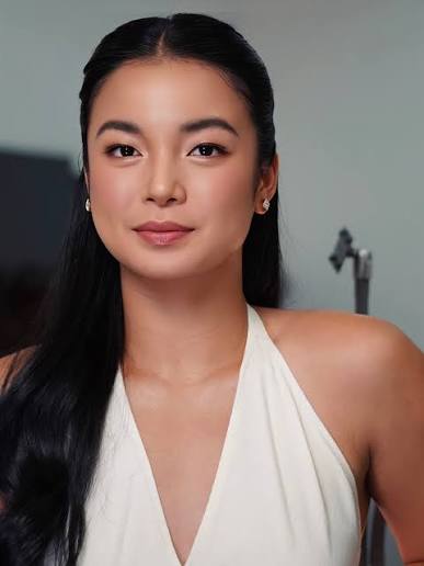 A L E X History isn't given—it's earned. 🇵🇭 Here's to breaking barriers,  inspiring generations, and proving that Filipino talent belongs on the  world stage. Congratulations @alex.eala Make Up: @ibyron Hair:  @pattyinojales