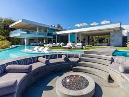 Being the nba's highest paid player through both salary and endorsements, lebron james is never shy when it comes to spending money. Lebron James Buying A New 52 Million Mansion In Los Angeles See The Stunning Photos