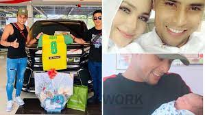 Waktu duduk ia menyilangkan kakinya dan posisiku cukup jelas untuk melihat paha putih mulusnya yang sedikit tersingkap. Hadiah Dapat Anak Ke 4 Zaquan Adha Belikan Kereta Mewah Untuk Ayu Raudhah Yoy Network