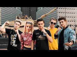 Play along with guitar, ukulele, or piano with interactive chords and diagrams. 5gang Tank Versuri