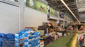 В результате, рынок, который абдукадыров принял прибыльным, оказался в колоссальных долгах. Krupnejshij Rynok Kieva Ne Sdalsya Karantinu Kak Rabotaet Stolichnyj Video