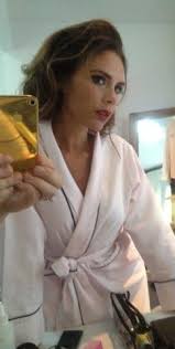 Robe bicolores à paillettes, victoria, victoria backham, 775 €. Victoria Beckham Got Ready In A Robe For A Photo Shoot For Us David Beckham Works Up A Sweat While Victoria Gets Glam For A Photo Shoot Popsugar Celebrity Photo 3