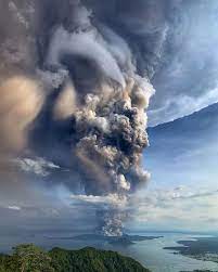 Taal volcano is a tourist attraction and is among the nation's most active volcanoes. 30 Photos That Show The Terrifying Power Of The Taal Volcano Which Just Erupted In The Philippines Bored Panda