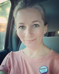 Amanda Schilling's Instagram, Twitter & Facebook