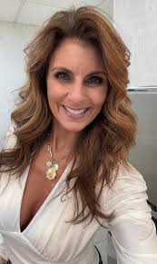 HELLO 53 🥳 ⁣ ⁣ You thought 52 was great, are you ready for an even more  EPIC YEAR with me?!⁣ ⁣ I have BIG PLANS to pour into you more than